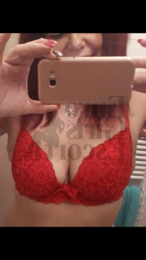 Sela escort in Forest City